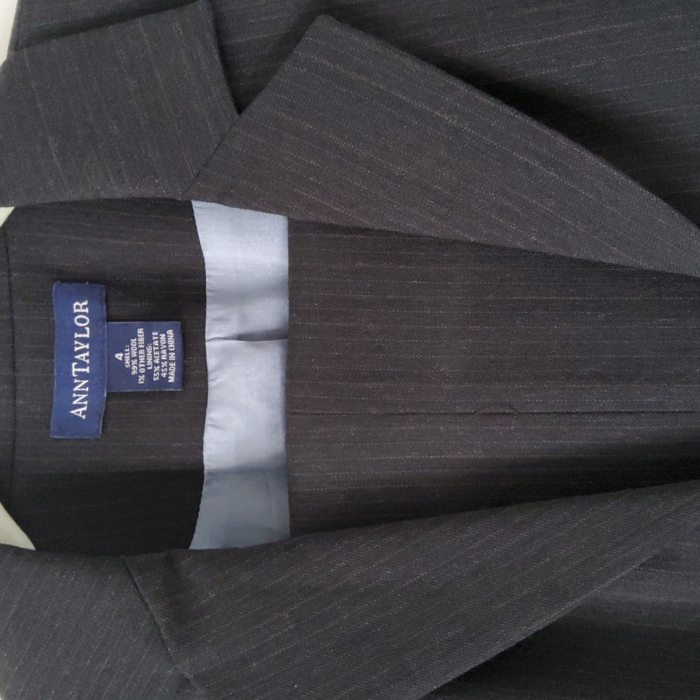 ANN TAYLOR PANT SUIT LINE (JACKET SIZE 4 PANTS SIZE 6)